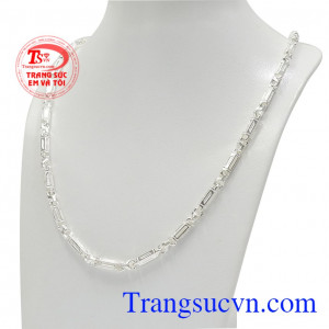 Kiểu dáng trẻ trung, hợp thời trang đang là xu hướng được nhiều khách hàng lựa chọn. Dây chuyền nam tính bạc đẹp