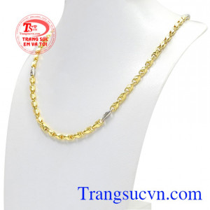 Trang sức Em và Tôi cung cấp các sản phẩm dây chuyền vàng chất lượng phù hợp với từng phong cách thời trang.