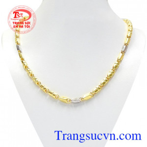 Dây chuyền phái mạnh thương hiệu hiện đang là mẫu sản phẩm được nhiều nam giới yêu thích.