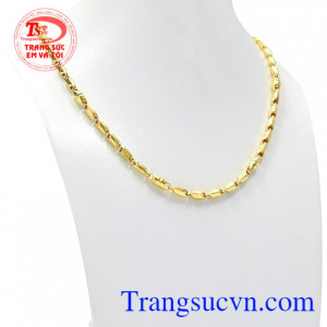 Dây chuyền vàng là món trang sức được rất nhiều khách hàng yêu thích giúp người đeo tự tin thể hiện cá tính.
