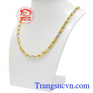Dây chuyền phong cách mạnh mẽ được tạo nên từ chất liệu vàng tây 10k.
