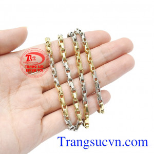 Mỗi chi tiết đều được làm cách tỉ mỉ, thể hiện sự nam tính của phái mạnh. Dây chuyền phong cách nam tính