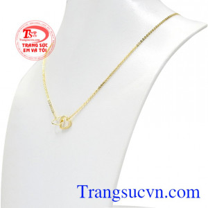 Lấy cảm hứng từ đó các nhà chế tác hoàn kim đã tạo nên chiếc dây chuyền trái tim xinh xắn.