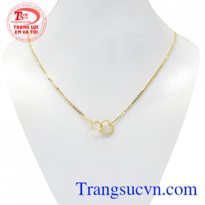 Dây chuyền trái tim gắn kết kiểu dáng nữ tính, bền đẹp.