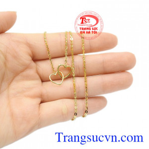 Dây chuyền trái tim gắn kết món quà yêu thương dành cho các nàng.