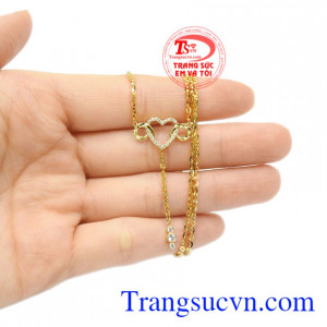 Dây chuyền trái tim nữ tính tinh tế.