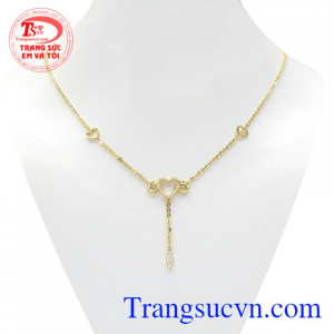 Dây chuyền trái tim nữ tính được chế tác kiểu cách giúp tăng thêm độ duyên dáng cho nữ giới khi đeo sản phẩm.
