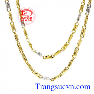 Dây chuyền vàng ấn tượng phái mạnh kết hợp với mỗi kiểu trang phục đều khiến cho người dùng thêm tự tin và thể hiện phong cách riêng. 