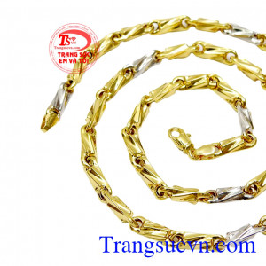 Sản phẩm phù hợp làm quà tặng cho người thân và bạn bè. Dây chuyền vàng ấn tượng phái mạnh