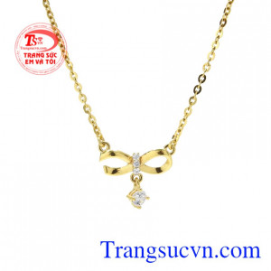 Hãy đến với Trang sức Em và Tôi để lựa chọn thêm nhiều mẫu dây chuyền chất lượng và đẹp mắt hơn nhé.