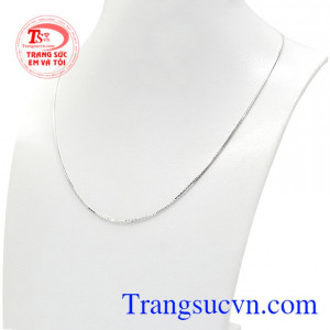 Sản phẩm thích hợp đeo cùng mặt dây để tạo điểm nhấn giúp phái đẹp tự tin tỏa sáng hơn trước đám đông.