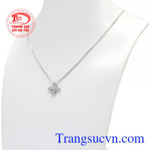 Đây có lẽ là món quà ý nghĩa để dành tặng cho người con gái thân thương vào những dịp đặc biệt của hai người.