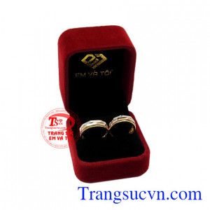 Đôi nhẫn cưới vàng cá tính đẹp.