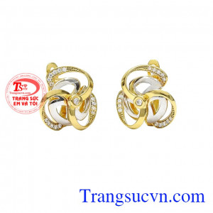 Hoa tai chong chóng kỳ diệu được thiết kế độc đáo và phong cách. 