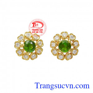Hoa tai Diopside duyên dáng là sản phẩm mới của trang sức Em và Tôi được nhiều khách hàng yêu thích.