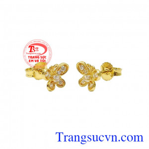 Thiết kế nhỏ nhắn mang đến đôi hoa tai tinh tế và nữ tính. Hoa tai hồ điệp dễ thương