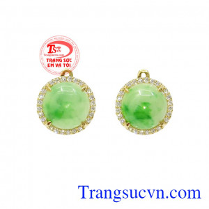 Hoa tai jadeite an nhiên là món quà tặng ý nghĩa dành cho bà, cho mẹ vào những dịp đặc biệt.