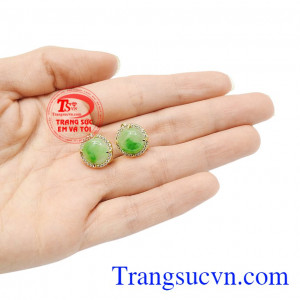 Hoa tai jadeite an nhiên chất lượng.