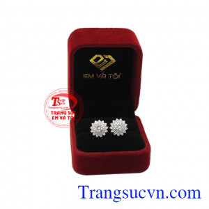 Sản phẩm phù hợp cho các chị em đi dự tiệc hoặc đi làm. Hoa tai kiêu sa vàng trắng