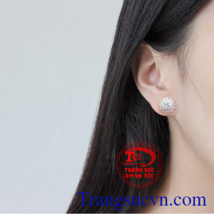 Hoa tai kiêu sa vàng trắng được bảo hành chu đáo, giao hàng trên toàn quốc.