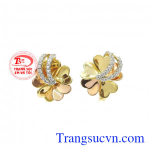 Hoa tai nữ hạnh phúc