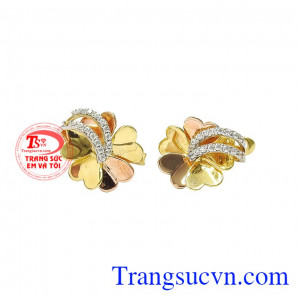 Được nhập khẩu từ Hàn Quốc mang đến đôi hoa tai phong cách ấn tượng, hợp thời trang. Hoa tai nữ hạnh phúc