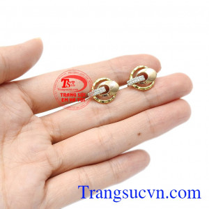 Sản phẩm bảo hành uy tín, giao hàng trên toàn quốc. Hoa tai nữ quý phái