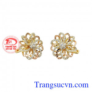 Hoa tai nữ rạng rỡ với kiểu dáng vô cùng ấn tượng. 