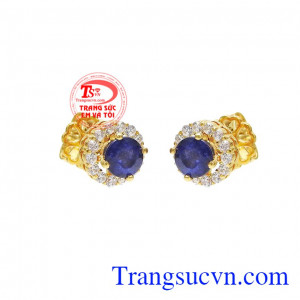 Kiểu dáng tuy nhỏ nhắn nhưng với điểm nhấn viên sapphire giúp phái đẹp thu hút và nổi bật hơn.