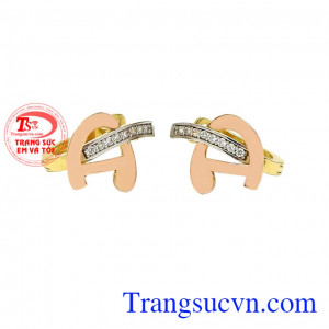 Sự kết hợp vàng màu và vàng hồng giúp đôi bông tai trở nên ấn tượng và thu hút. Hoa tai nữ thời trang