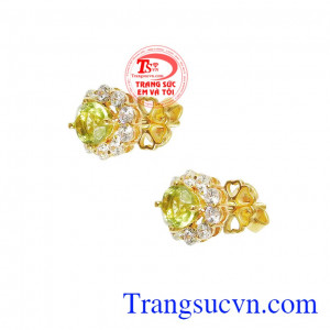 Đá Peridot còn được gọi là đá ngọc lục bảo chiều tà đem lại sự ôn hòa, điềm tĩnh đến cho người sử dụng.