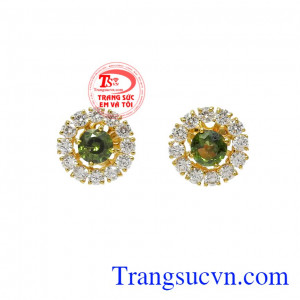 Hoa tai Sapphire thanh tú điểm thêm một chút ngọt ngào một chút sang trọng cho vẻ đẹp của đôi bông tai.