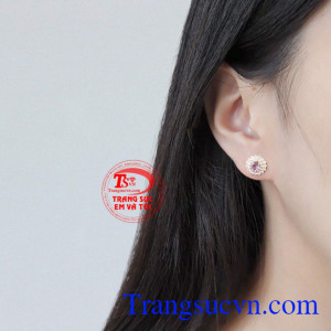 Hoa tai thạch anh tím nữ tính thanh lịch.