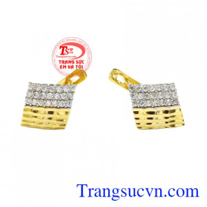 Đôi hoa tai này sẽ là món quà xinh xắn để dành tặng cho người thân và bạn bè.