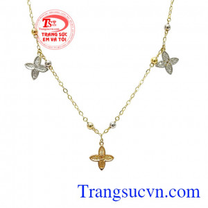 Sản phẩm với vàng trắng, vàng màu, vàng hồng kết hợp hài hòa tạo nên lắc chân nổi bật. Lắc chân nữ đẳng cấp