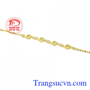 Chiếc lắc chân vàng này sẽ là sự lựa chọn hoàn hảo để các chàng trai có thể dành tặng người ấy bày tỏ tâm tư của mình.