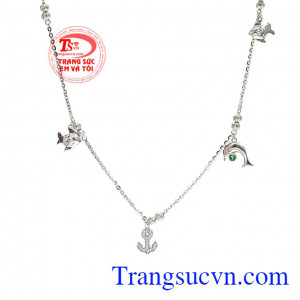 Chiếc lắc chân này sẽ giúp các cô gái có thể tự tin trong từng bước chân đầy cuốn hút của mình.