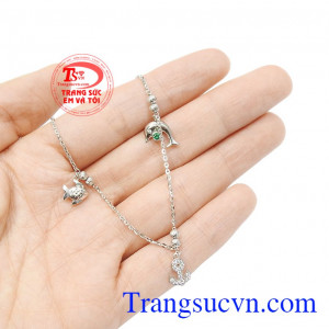 Lắc chân vàng trắng xinh yêu là sản phẩm mới được nhập khẩu tại Hàn Quốc.