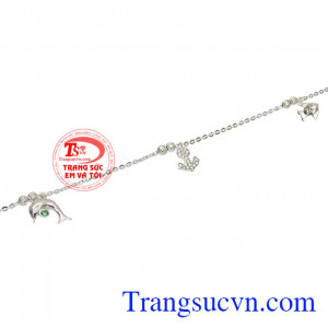 Các chàng trai có thể lựa chọn sản phẩm làm quà tặng cho bạn đời hay người yêu để bày tỏ tâm tư tình cảm, lời ước hẹn cùng cô ấy đi đến hết cuộc đời.