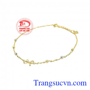 Lắc chân vàng xinh đẹp là món quà đặc biệt để dành tặng cho người phụ nữ của bạn. 