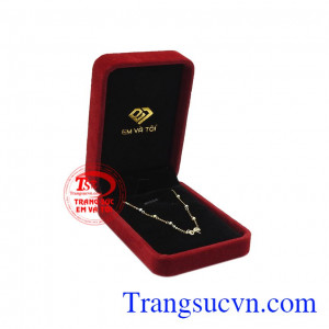 Lắc chân vàng xinh đẹp được nhập khẩu từ Hàn Quốc. 