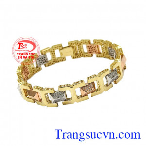 Vàng trắng, vàng hồng và vàng màu kết hợp cách hài hòa đem tới cho người dùng sản phẩm nổi bật và cá tính. Lắc nam vàng tây phong cách