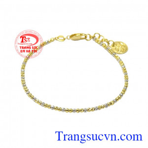 Lắc tay bi nhỏ xinh với rất nhiều hạt bi tròn được chế tác cách tỉ mỉ, tạo độ bắt sáng cho sản phẩm.