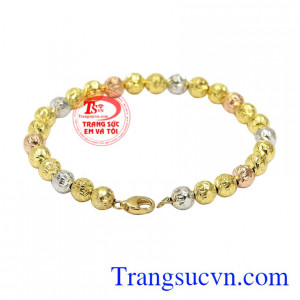 Lắc tay bi hiện đang là mẫu trang sức xu hướng được nhiều người biết đến và sử dụng.