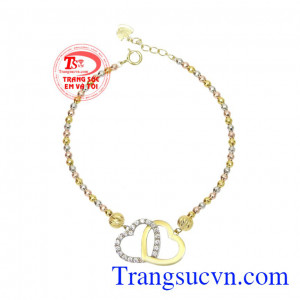 Các thợ chế tác đã khéo léo tạo nên một sản phẩm hoàn mỹ, là xu hướng trang sức mới hiện nay.