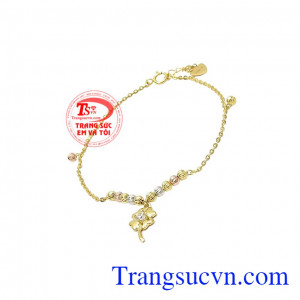 Lắc tay cỏ bốn lá dễ thương được nhập khẩu từ Hàn Quốc mang đến phong cách nữ tính và hợp thời trang.