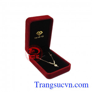 Lắc tay cỏ bốn lá dễ thương là món quà ý nghĩa để dành tặng cho người thân và bạn bè.