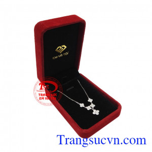 Lắc tay cỏ bốn lá phong cách