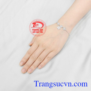 Lắc tay cỏ bốn lá phong cách