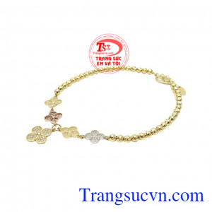 Lắc tay cỏ bốn lá thời trang, phong cách và cá tính.